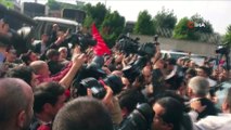 Ekrem İmamoğlu, mazbatasını almak üzere İstanbul Adliyesi'nde bulunan İl Seçim Kurulu'na geldi.