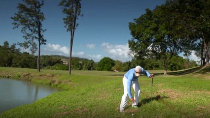 Download Video: Règles de golf : Toucher le sol ou des détritus dans une zone à pénalités