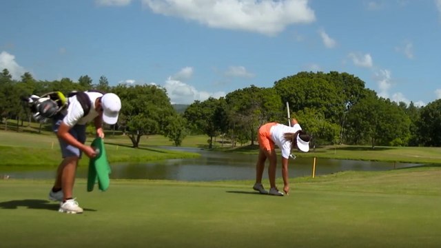 Règles de golf 2019 : Caddie qui relève votre balle sur le green
