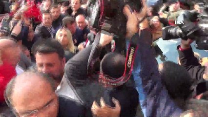 Ekrem İmamoğlu mazbatasını aldı