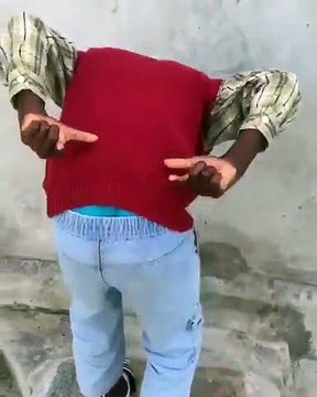 Ce petit garçon est un rappeur hors-pair. A mourir de rire !