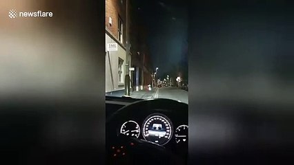 Lazy customer lowers rope to pick up food from UK delivery driver