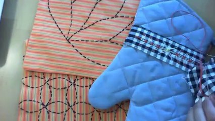 Detalle con bordado suizo ,frances, espaool en guante para horno y mi _PUNTADA_