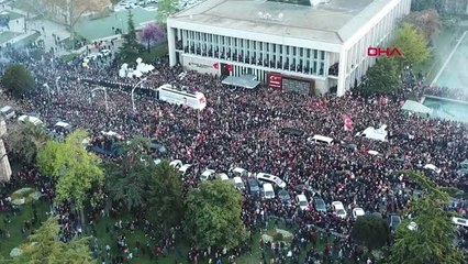 İbb Önünde Toplanan Kalabalık Dağıldı
