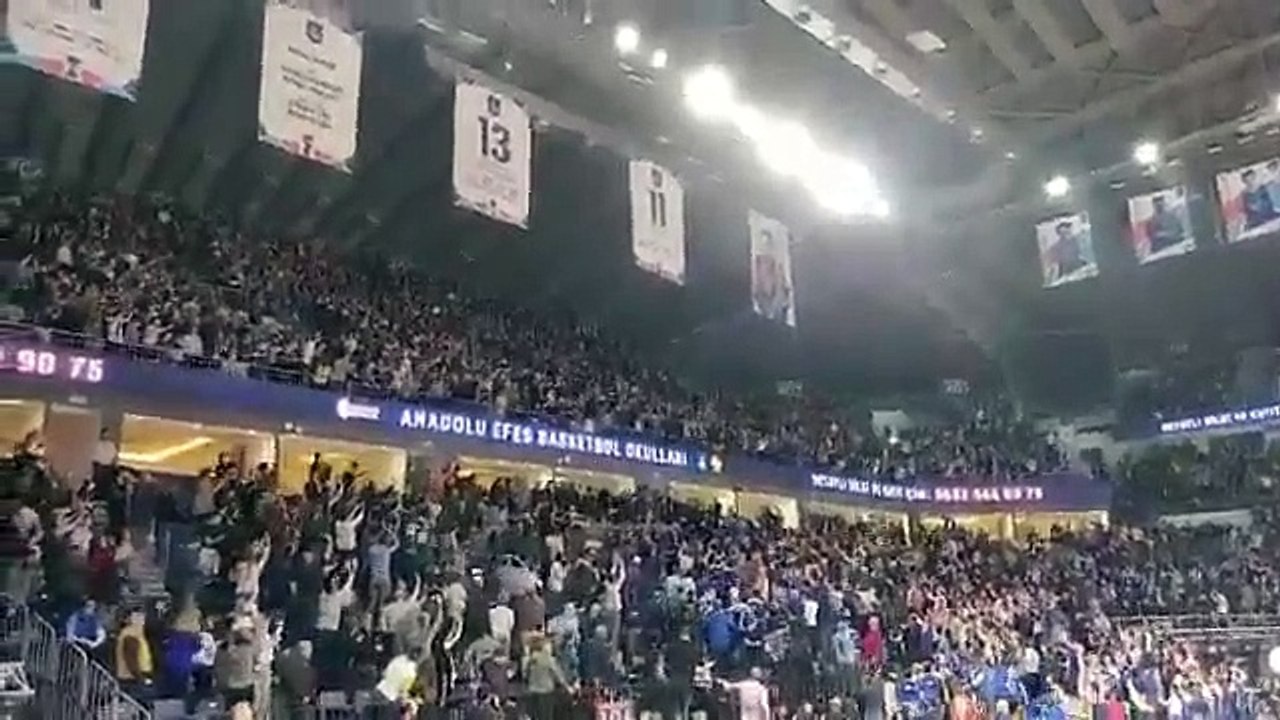 Anadolu Efes maçına giden Ekrem İmamoğlu, 'Ekre...