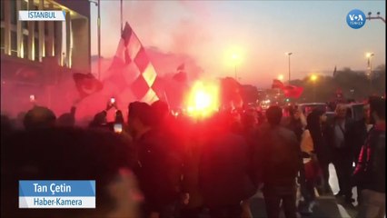 İstanbul Belediyesi Önünde İmamoğlu Coşkusu