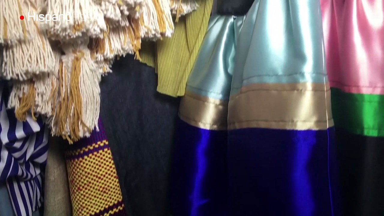 Yenny Bastida, la diseñadora de moda que con su marca ayuda al país