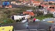 Madeira El autobús se ha salido de la calzada y ha volcado. Deja al menos 9 muertos.
