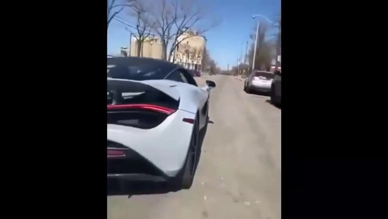Il détruit sa McLaren 720s contre une Audi R8... Dommage