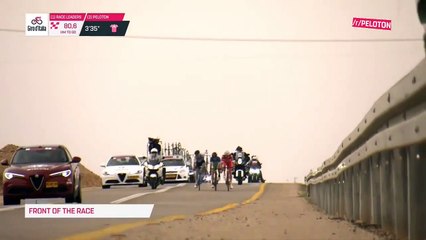 On comprend pourquoi ce commentateur sportif va etre perturbé... Elle montre tout