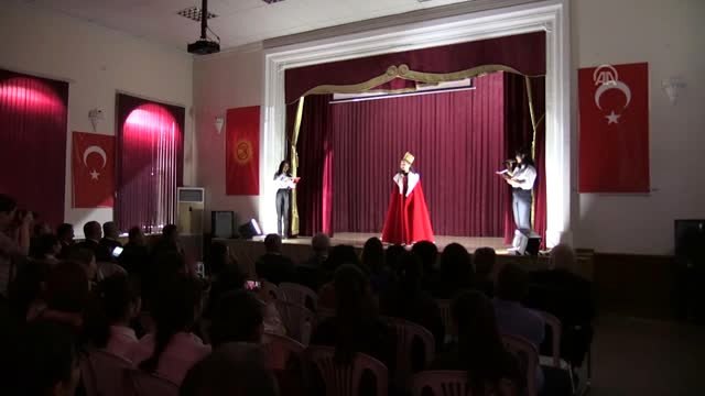 Kırgız-Türk Anadolu Kız Meslek Lisesi Öğrencileri, Macbeth İ Sahneledi - Bişkek