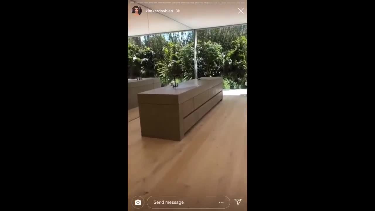 Banheiro de Kim Kardashian viraliza
