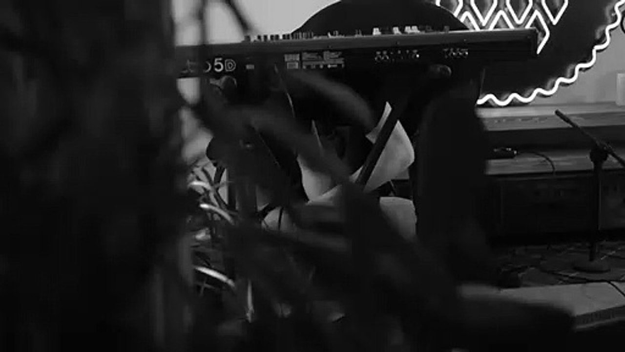 Lara Di Lara - Hep Yanımda Olsan (Akustik)