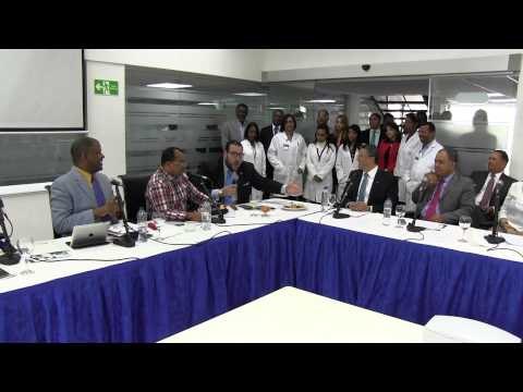 Debate sobre las mujeres son mejor pagas y palabras despedida Fernando Fernandez dir. aduanas