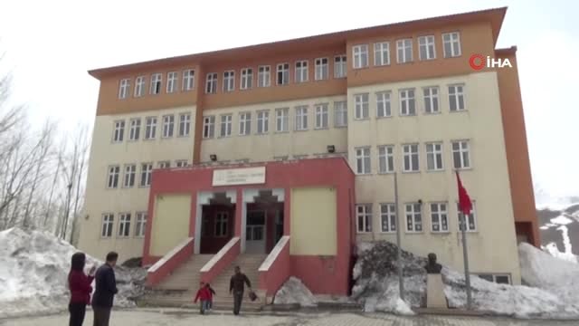 Köy Okulu Öğrencilerinden Geri Dönüşüm Kutusu