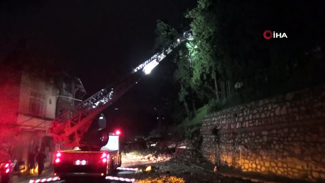 Hatay’da sel felaketi... Sel sularının otomobili sürüklediği anlar kamerada