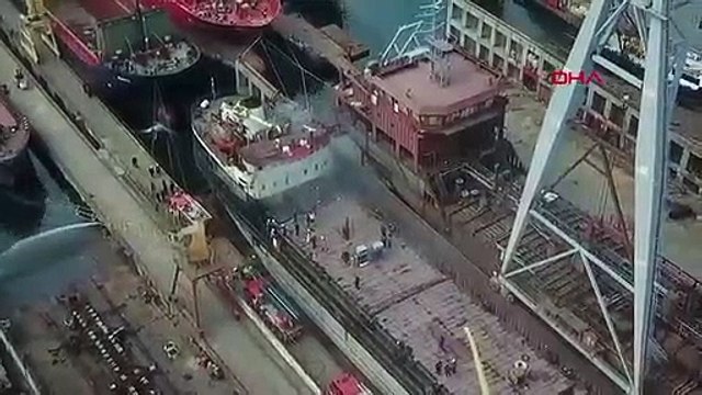 Tuzla’da tersanede gemi yangını