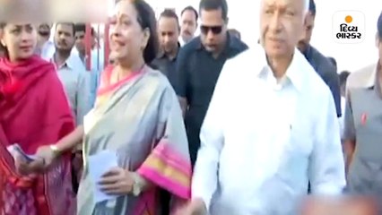 લોકસભા ચૂંટણીના બીજા તબક્કામાં 95 સીટ પર મતદાન, રજનીકાંત, વિજય જેવા કલાકારોએ પણ પોતાનો વોટ આપ્યો