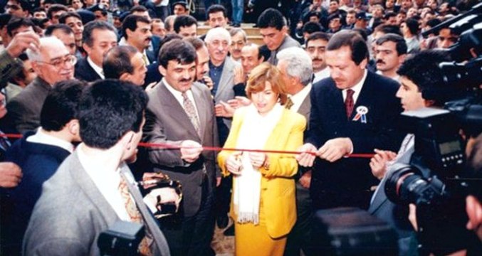 Abdullah Gül, Bank Asya'nın Açılışında Çekilen Fotoğrafın Hikayesini Anlattı