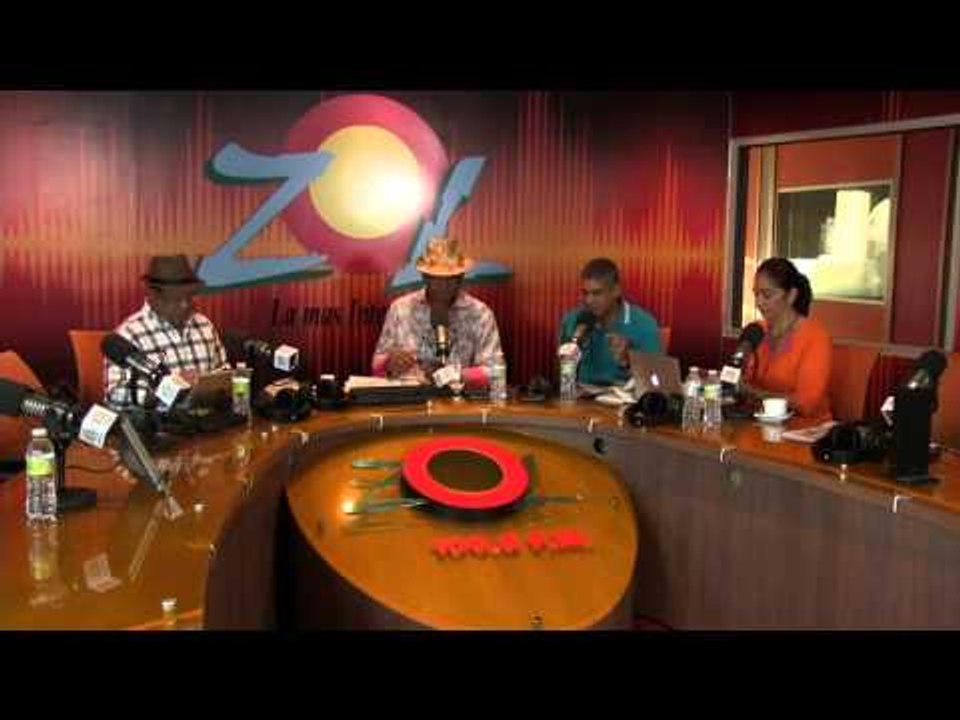 Maria Elena Nuñez lee articulo de Dr. Miguel Fiallo en contra del premio a Vargas Llosa