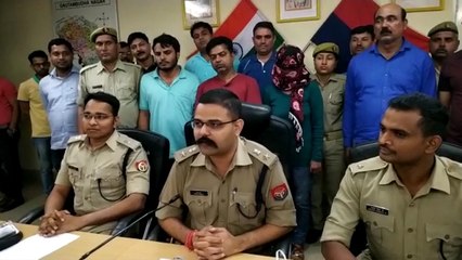 घर पर बुलाकर महिला बना लेती थी वीडियो, फिर सिपाही दरोगा बनकर पीड़ित से ऐंठता था पैसे