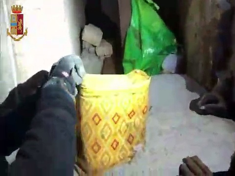 Roma droga al cimitero del Verano scovata dalla Polizia