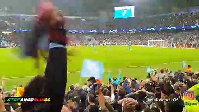 La joie des supporters de City sur le but de Sterling depuis les tribunes avant que la VAR annule le but !