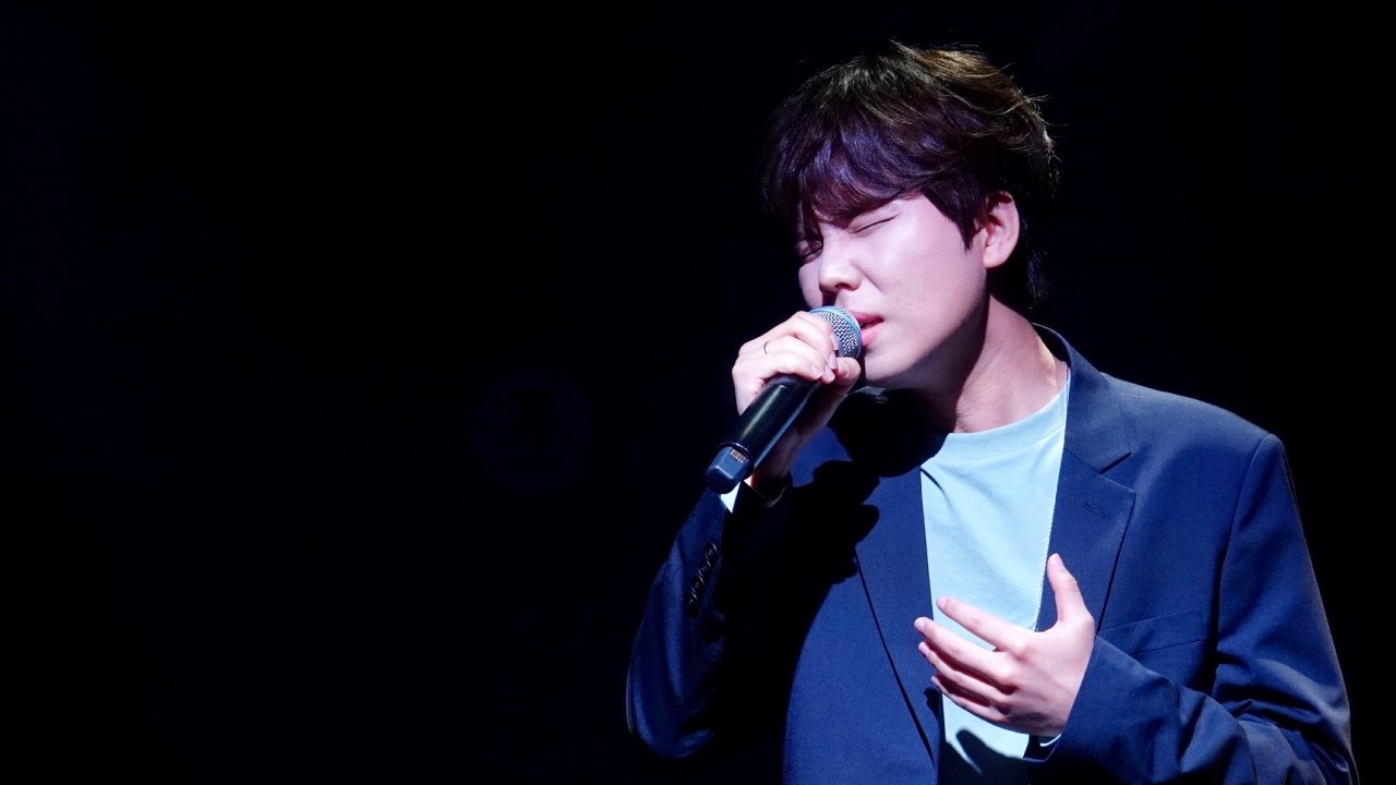 [Y영상] 정승환, 한층 짙어진 감성…타이틀곡 ‘우주선’ / YTN