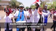 Soudan: le président déchu en prison, les manifestants toujours mobilisés