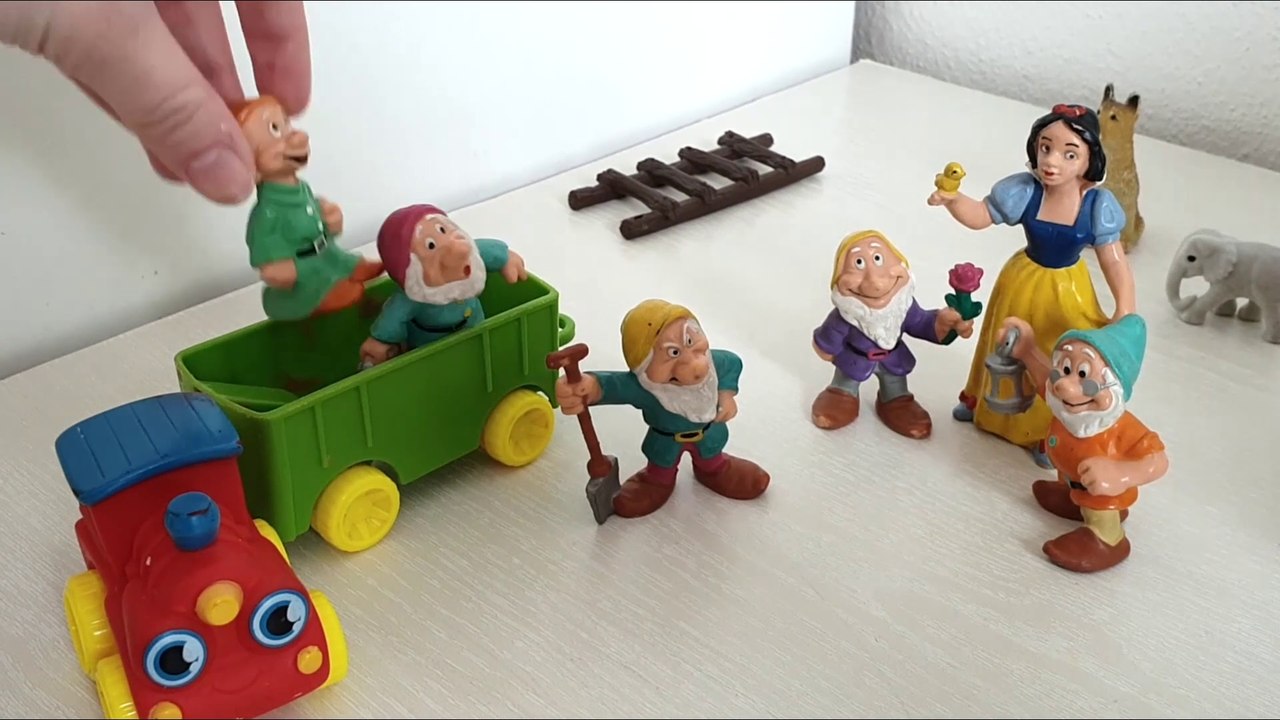 Snow White Disney Pretend Play Story - Toy Video For Kids
