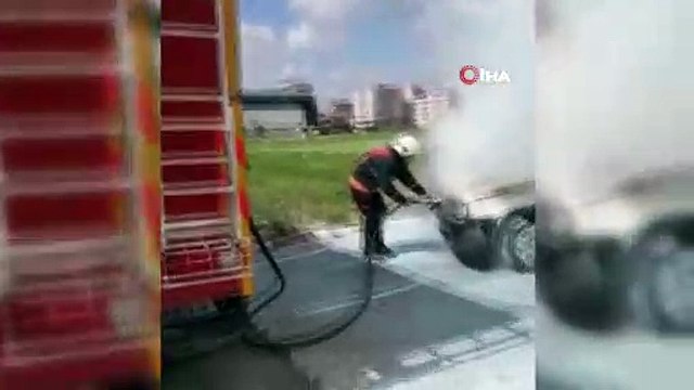 Akaryakıt istasyonunda araç alev aldı, faciadan dönüldü
