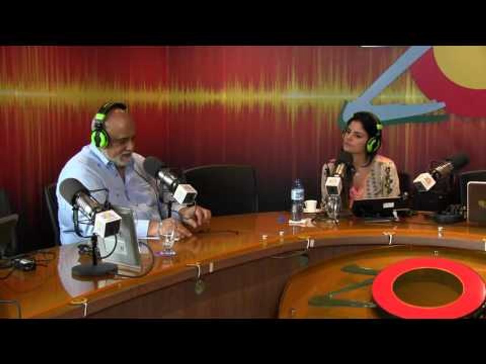 Dr. Vicente Vargas recibe llamada de los Oyentes