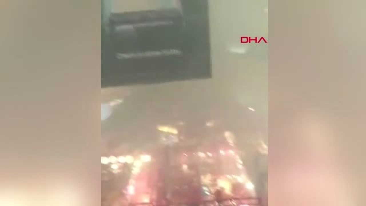 Dha Dış ? Singapur'da Alışveriş Merkezinde Yangın Paniği