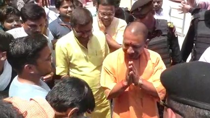 चुनाव आयोग के बैन के तीसरे दिन काशी के संकट मोचन मंदिर पहुंचे सीएम योगी
