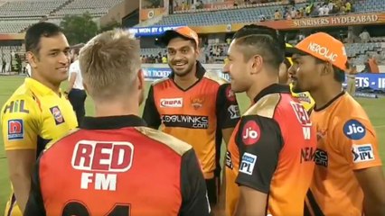 IPL 2019 : David Warner,Vijay Shankar Share Light Moment With MS Dhoni || Oneindia Telugu