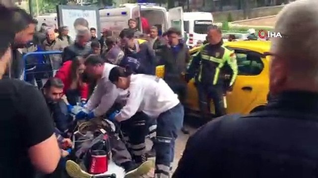 Seyir Halindeyken Kalp Krizi Geçiren Taksici Kadına Çarptı