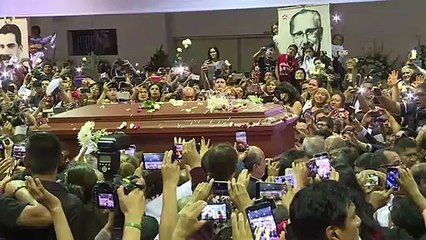 Des Péruviens rendent hommage à l'ex-président Garcia