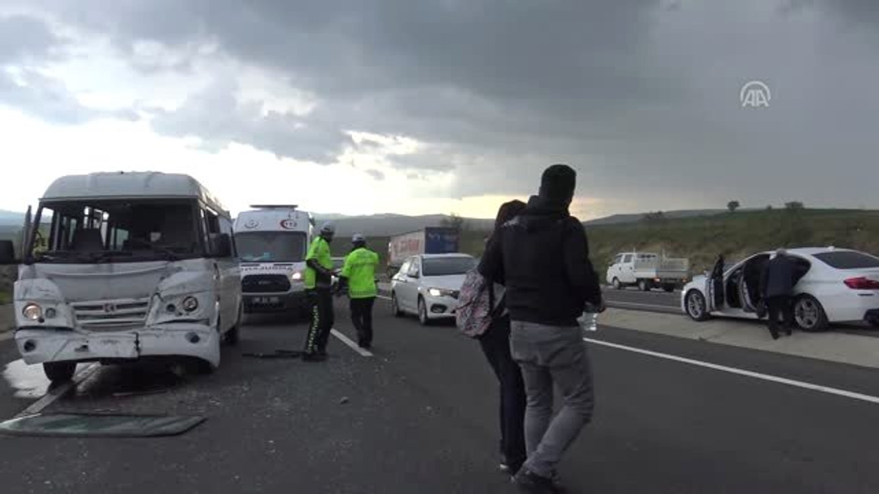 Tekirdağ'da Öğrenci Servisi Devrildi: 16 Yaralı...