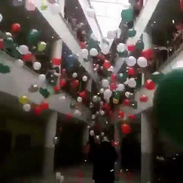 Kanseri yenen öğretmene öğrencilerinden sürpriz karşılama