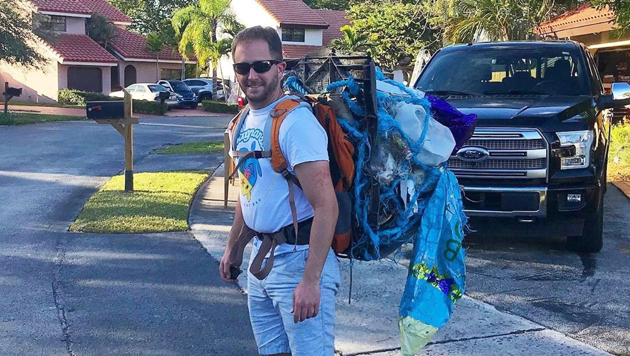 Runner Completes Marathon While Carrying 30 Pounds of Garbage On His Back