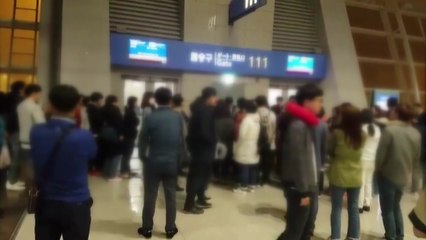 다낭행 에어서울 항공기 지연 출발로 승객 불편 / YTN