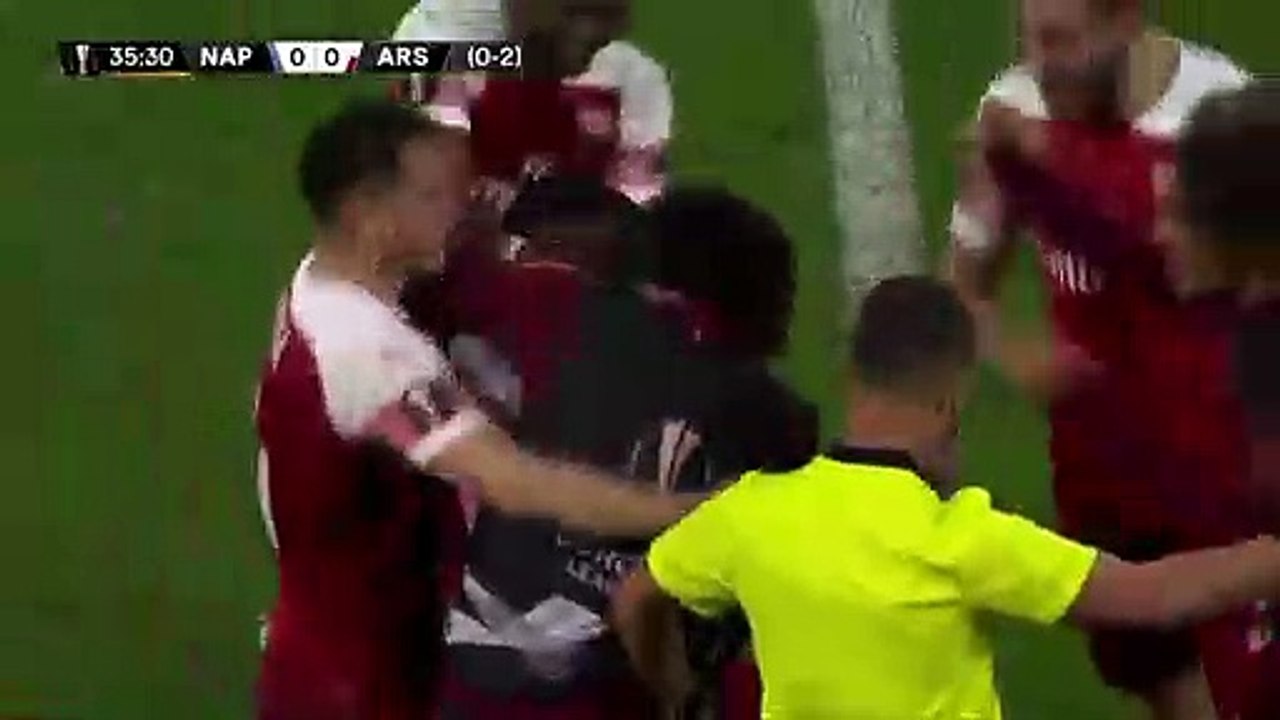 Le joli coup franc de Lacazette !