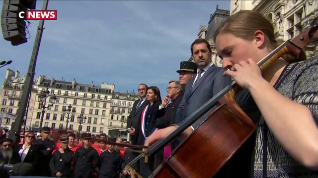 Incendie de Notre-Dame : hommage aux pompiers à l'hôtel de ville