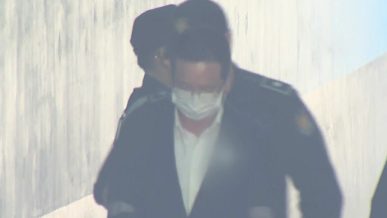 '핵심인물' 윤중천 영장 심사...'개인 비리' 구속 갈림길 / YTN