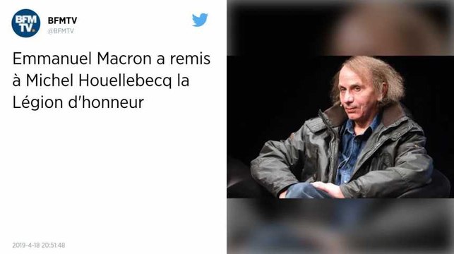 Emmanuel Macron a remis à Michel Houellebecq la Légion d’honneur