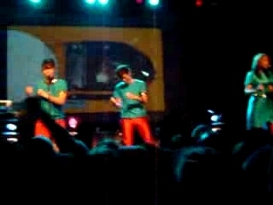 Le Tigre - Nanny Nanny Boo Boo - Live - Vidéo Dailymotion
