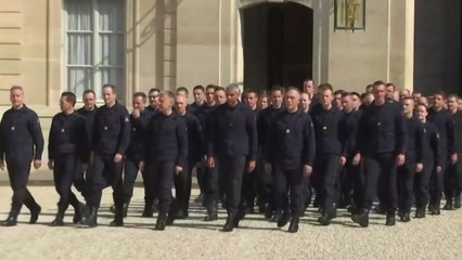 마크롱, 노트르담 구한 소방대 대통령궁 초청 / YTN