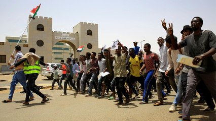 استمرار الاعتصام بالسودان وتمسك بتسليم السلطة للمدنيين