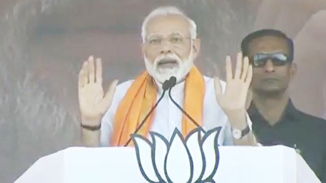 PM Modi attacks on Congress's emotional drama over development in Karnataka | Oneindia News