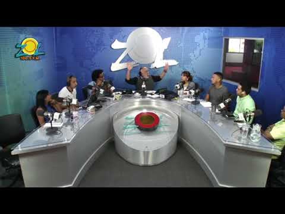 Correa, Albert y Slater bailando un mambo de Perez Prado en cabina